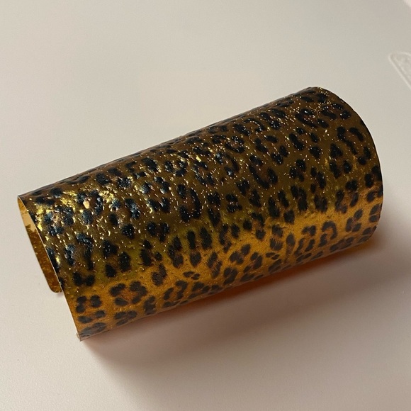 NWOT. Zara Golden Printed Rigid Metal Bracelet with Texture. - Picture 3 of 6